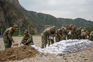 2004年今天：艾弗森54分率76人大破雄鹿 下一场比赛再砍51分